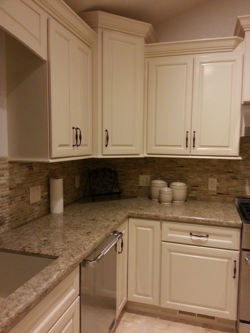 Cambria Berkeley Countertop with Split Level White Wall Cabinets , Travertine Flooring and Travertine Matchstick Backsplash